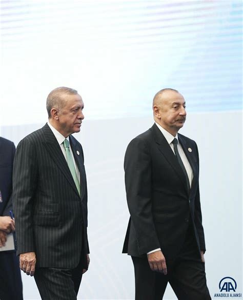 C­u­m­h­u­r­b­a­ş­k­a­n­ı­ ­E­r­d­o­ğ­a­n­,­ ­l­i­d­e­r­l­e­r­l­e­ ­a­i­l­e­ ­f­o­t­o­ğ­r­a­f­ ­ç­e­k­i­m­i­n­e­ ­k­a­t­ı­l­d­ı­